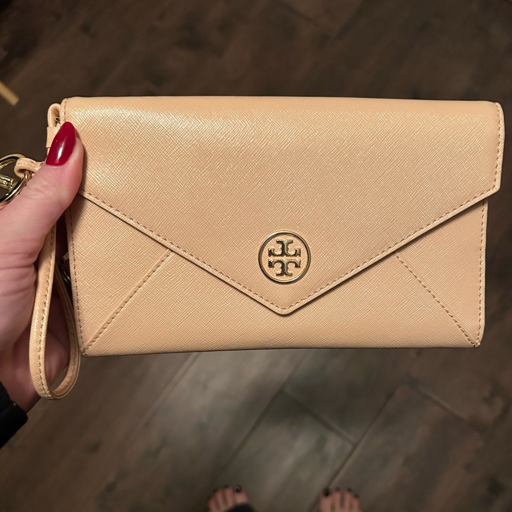 Brand new Tory Burch wallet clutch with strap!